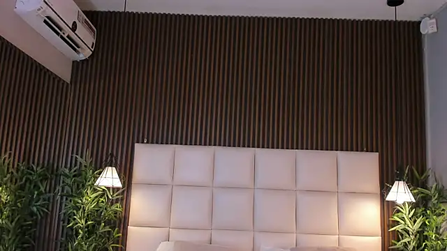 MelanieHillss online show from 04/07/26, 04:03