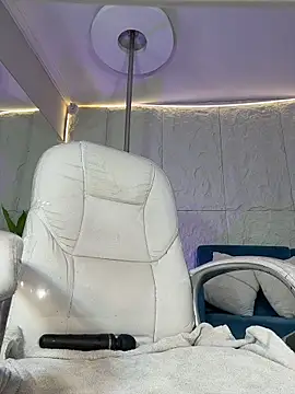 MelanieHillss online show from 02/13/26, 08:42