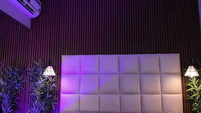 MelanieHillss online show from 04/15/26, 04:07