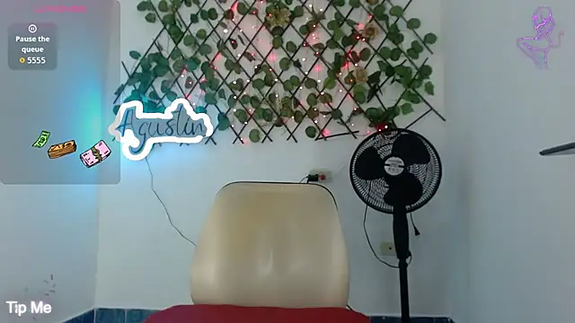 Snapshot of sexy_veryy_hot chatting on 09/22/25, 04:51 sexy veryy hot online show from 09/22/25, 04:51