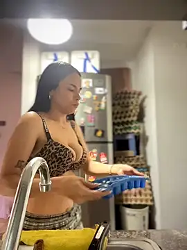 Naatalia online show from 12/20/25, 06:33