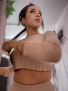 Naatalia online show from 11/28/25, 06:19