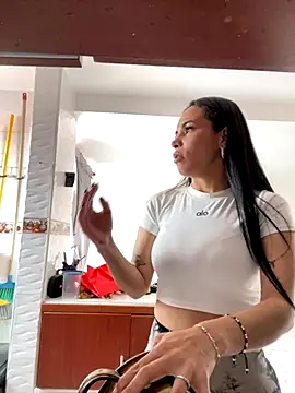 Naatalia online show from 11/06/25, 06:12