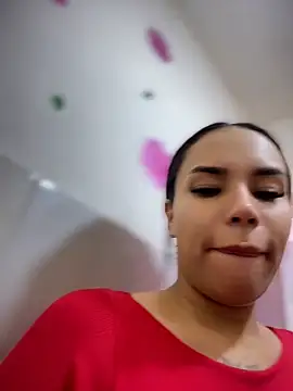 Naatalia online show from 05/06/26, 07:51