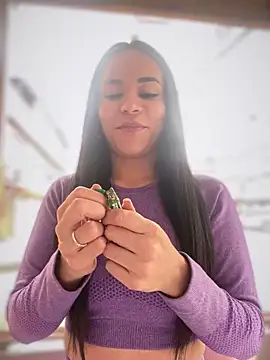 Naatalia online show from 11/18/25, 06:00