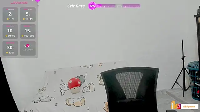 Naoko 7w7 online show from 10/19/25, 10:12