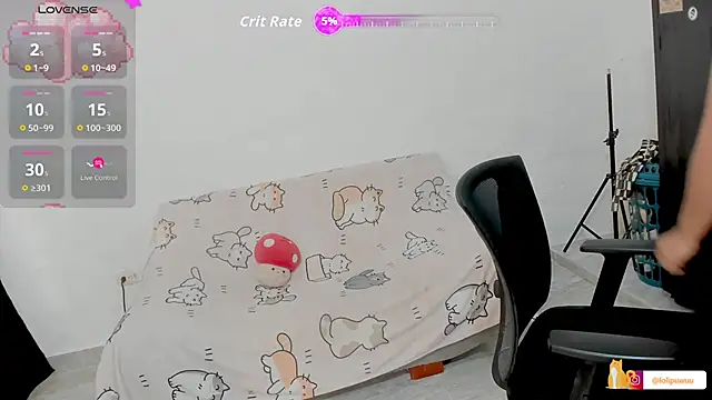 Naoko 7w7 online show from 10/15/25, 10:07