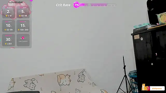 Naoko 7w7 online show from 10/08/25, 10:10