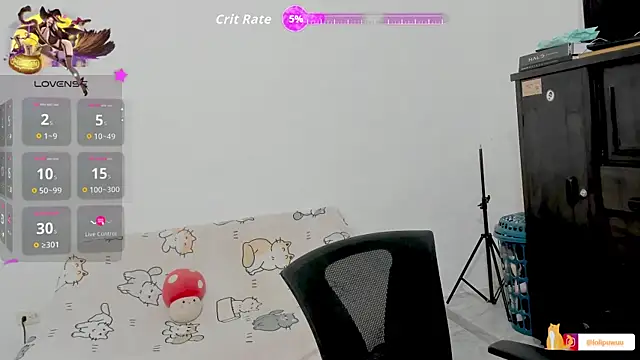 Naoko 7w7 online show from 10/13/25, 10:10