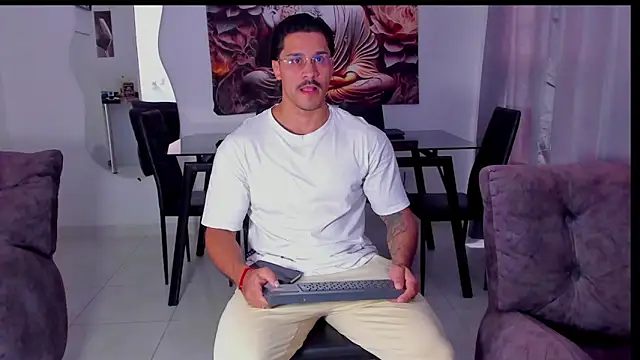 Snapshot of Valentino_Dosantos_ chatting on 02/03/26, 08:14 Valentino Dosantos online show from 02/03/26, 08:14