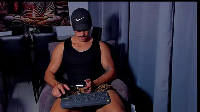 Snapshot of Valentino_Dosantos_ chatting on 02/20/26, 08:33 Valentino Dosantos online show from 02/20/26, 08:33