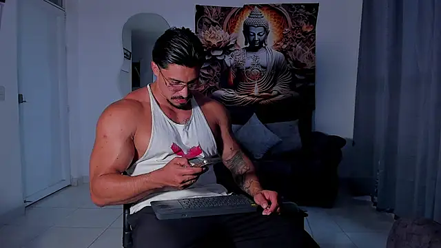 Snapshot of Valentino_Dosantos_ chatting on 10/10/25, 08:20 Valentino Dosantos online show from 10/10/25, 08:20
