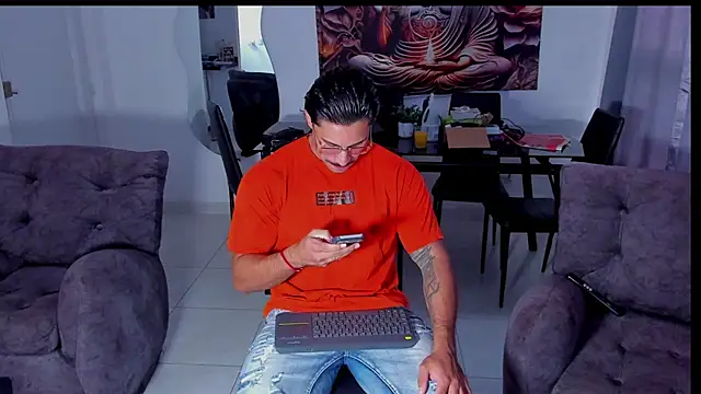 Snapshot of Valentino_Dosantos_ chatting on 02/02/26, 08:19 Valentino Dosantos online show from 02/02/26, 08:19