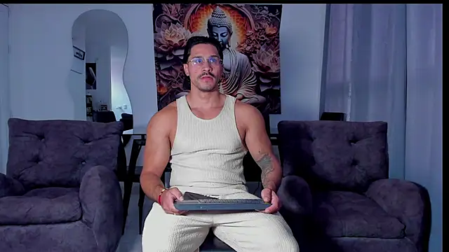 Snapshot of Valentino_Dosantos_ chatting on 02/05/26, 07:43 Valentino Dosantos online show from 02/05/26, 07:43