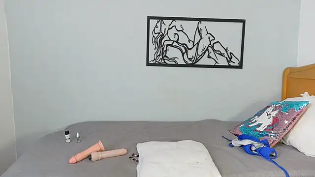 karina-lopez online show from 12/14/25, 02:00