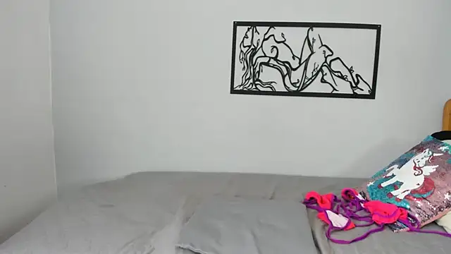 Snapshot of karina-lopez chatting on 10/16/25, 02:14 karina-lopez online show from 10/16/25, 02:14