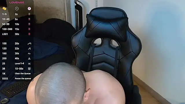 Snapshot of kevin_jef chatting on 11/23/25, 02:43 kevin jef online show from 11/23/25, 02:43