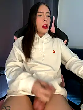 Snapshot of candycami19 chatting on 09/28/25, 04:47 candycami19 online show from 09/28/25, 04:47