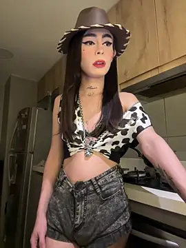 Snapshot of candycami19 chatting on 03/21/25, 07:44 candycami19 online show from 03/21/25, 07:44