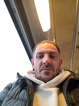 Snapshot of larcoeur chatting on 02/22/25, 11:46 larcoeur online show from 02/22/25, 11:46