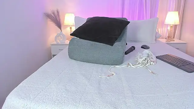 Elizabeth sarmiento online show from 03/15/25, 01:19