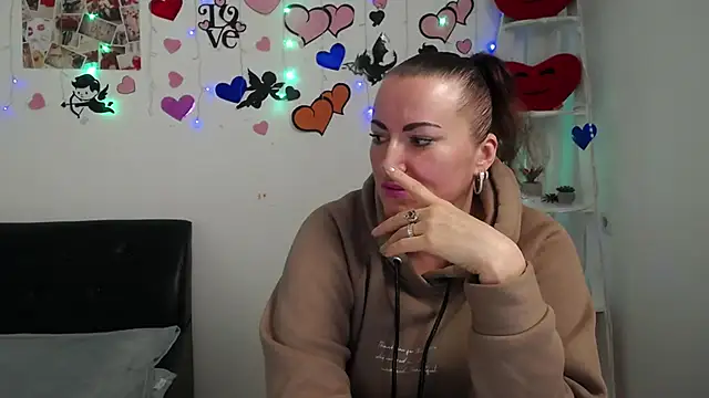 Snapshot of DianaMGG chatting on 02/28/25, 09:04 DianaMGG online show from 02/28/25, 09:04