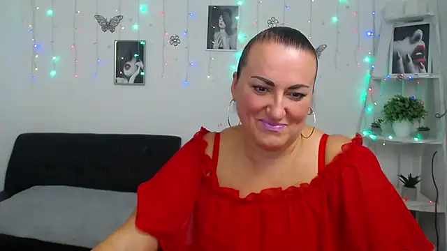 Snapshot of DianaMGG chatting on 10/01/25, 05:56 DianaMGG online show from 10/01/25, 05:56