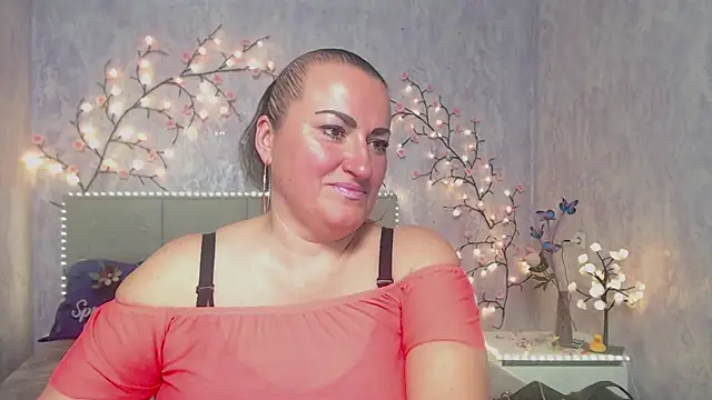 Snapshot of DianaMGG chatting on 04/28/26, 05:34 DianaMGG online show from 04/28/26, 05:34