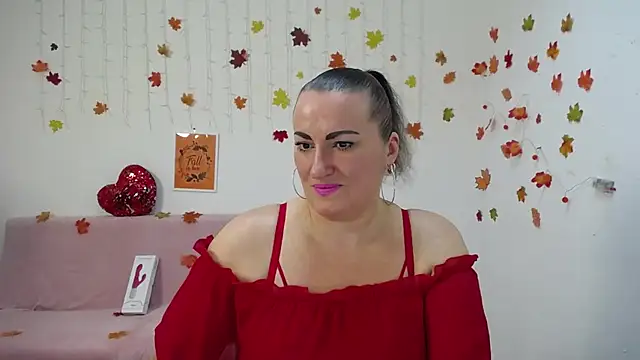 DianaMGG online show from 11/18/25, 06:17