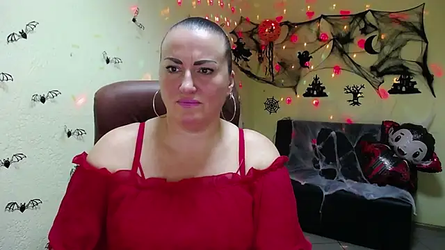 DianaMGG online show from 10/27/25, 06:14