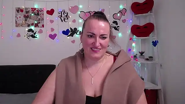Snapshot of DianaMGG chatting on 03/02/25, 03:30 DianaMGG online show from 03/02/25, 03:30