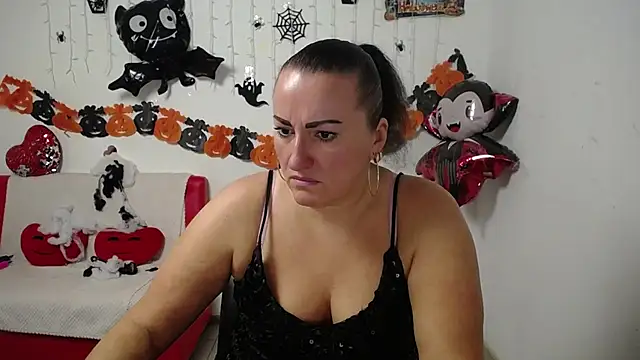 DianaMGG online show from 10/30/25, 06:23