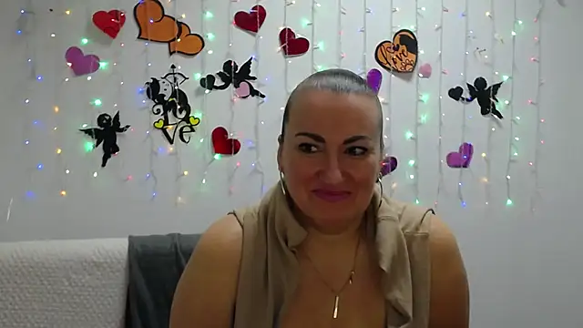 Snapshot of DianaMGG chatting on 03/05/25, 06:12 DianaMGG online show from 03/05/25, 06:12