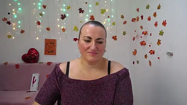 DianaMGG online show from 11/17/25, 07:01