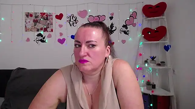 Snapshot of DianaMGG chatting on 03/06/25, 09:36 DianaMGG online show from 03/06/25, 09:36