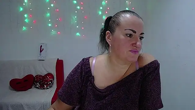 DianaMGG online show from 11/11/25, 06:30