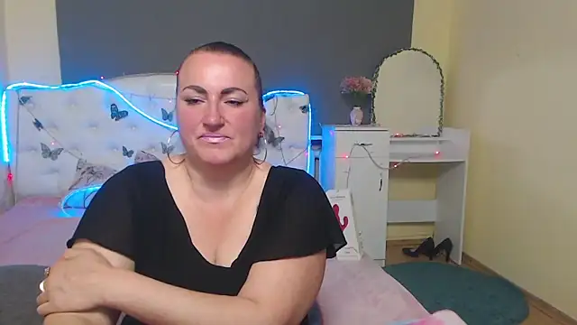 Snapshot of DianaMGG chatting on 04/27/26, 05:49 DianaMGG online show from 04/27/26, 05:49