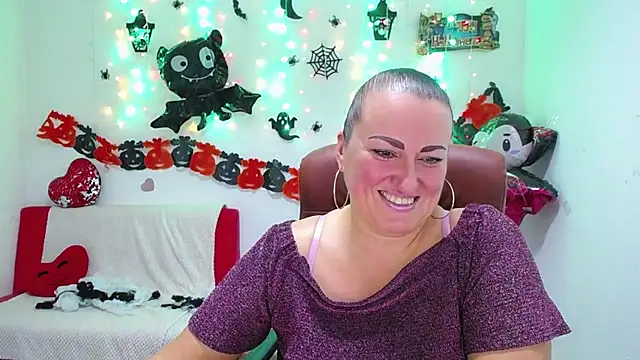 DianaMGG online show from 11/02/25, 06:24