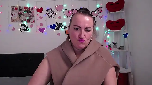 Snapshot of DianaMGG chatting on 03/02/25, 12:25 DianaMGG online show from 03/02/25, 12:25