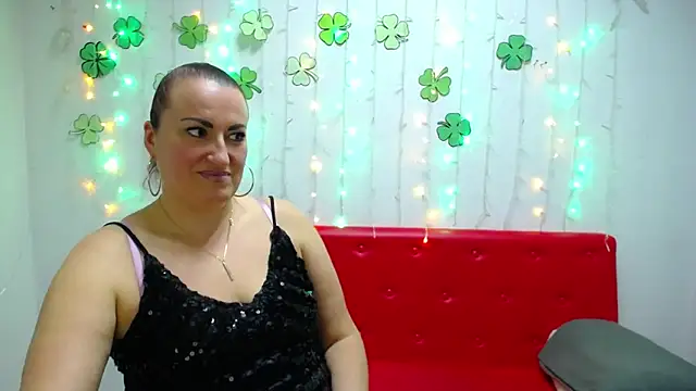 Snapshot of DianaMGG chatting on 03/20/25, 12:32 DianaMGG online show from 03/20/25, 12:32