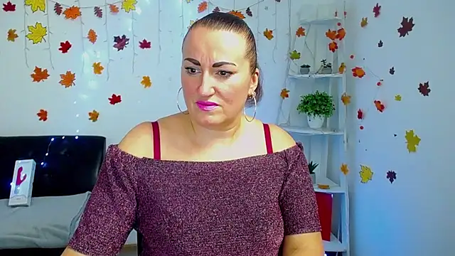 DianaMGG online show from 12/02/25, 06:31