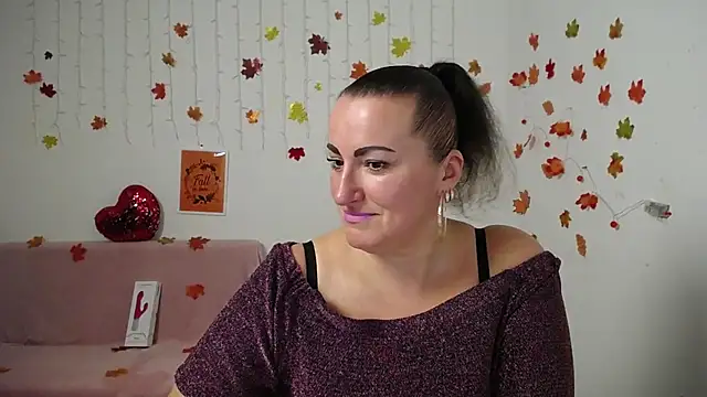 DianaMGG online show from 11/16/25, 06:45