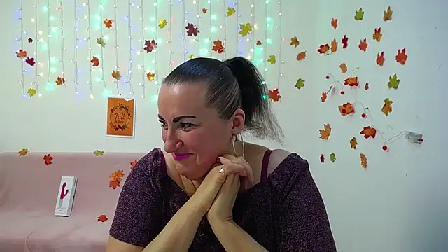 DianaMGG online show from 11/25/25, 06:47