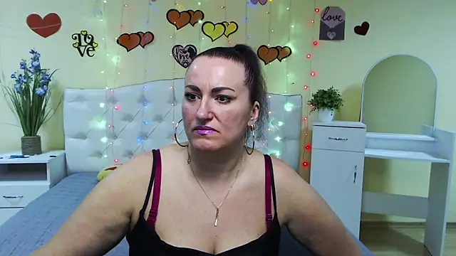 Snapshot of DianaMGG chatting on 03/12/25, 06:40 DianaMGG online show from 03/12/25, 06:40