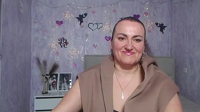 Snapshot of DianaMGG chatting on 03/09/25, 03:05 DianaMGG online show from 03/09/25, 03:05
