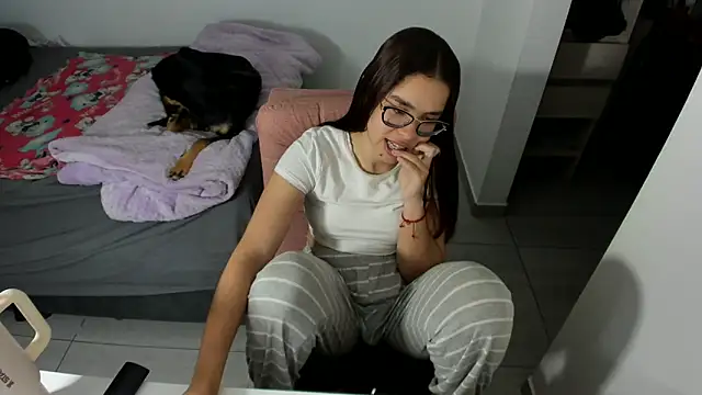 Greciaruiz  online show from 04/13/26, 12:47