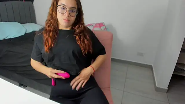 Greciaruiz  online show from 10/05/25, 10:22