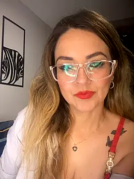 Snapshot of Azaahara_ chatting on 11/12/25, 09:18 Azaahara online show from 11/12/25, 09:18