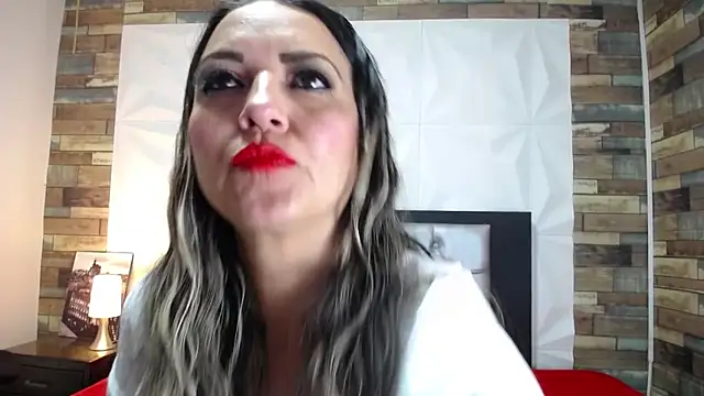 Snapshot of Azaahara_ chatting on 03/20/25, 11:05 Azaahara online show from 03/20/25, 11:05