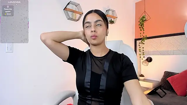 Bella walker  online show from 03/05/26, 08:38